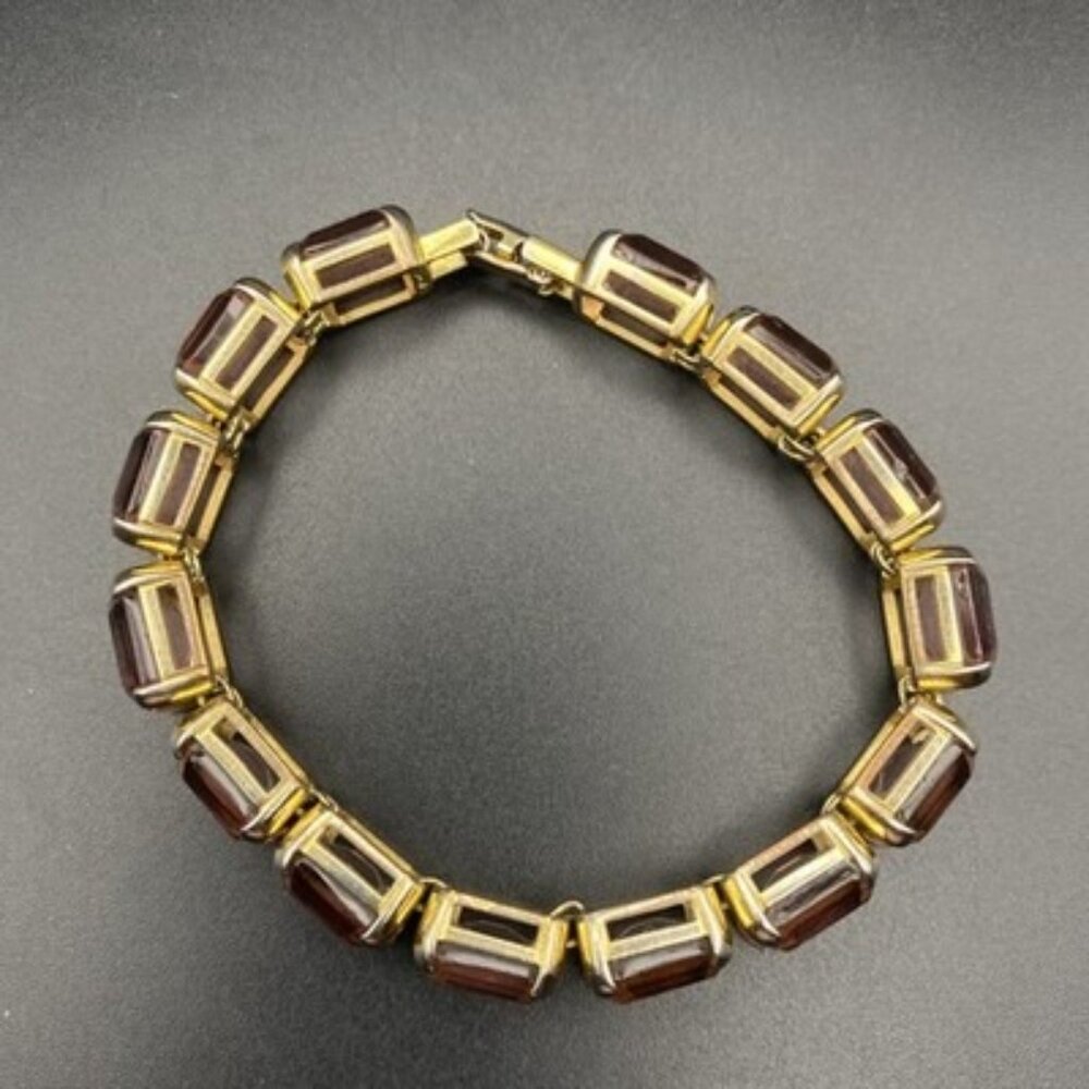 Vtg Monet Signed Purple Emerald Cut Glass Crystal Tennis Bracelet Gold Tone 7.5" - Picture 9 of 10